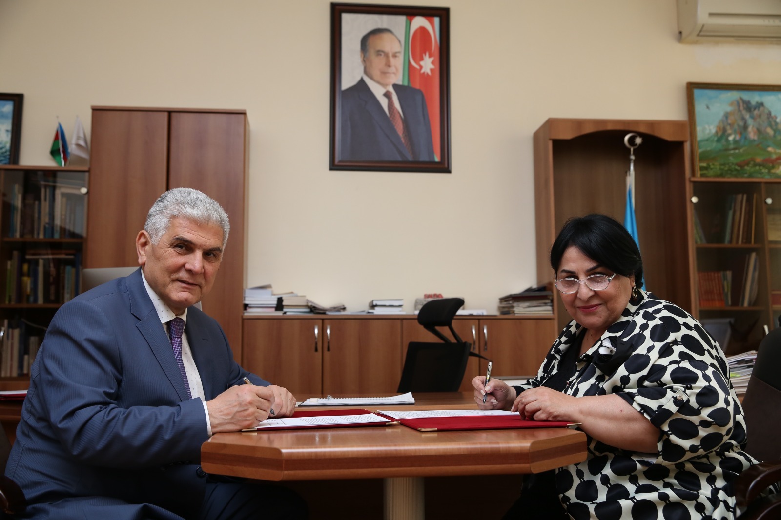 Pedaqoji Universitet elmi-tədqiqat institutları ilə əməkdaşlıq memorandumu imzalayıb